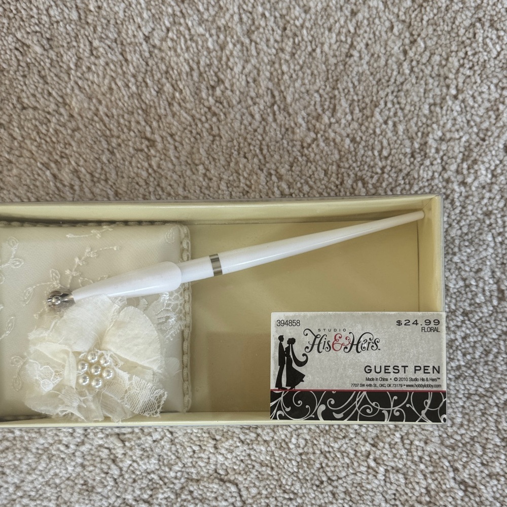 White Guest Pen with Floral Detail